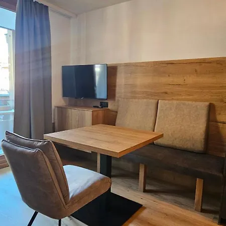 Wiesberger 33 * ケーニヒスライテン